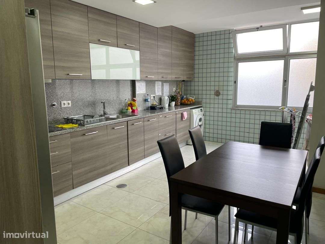 QUARTO (Suite com casa de banho privada),centro de Oliveira de Azeméis - Grande imagem: 5/15