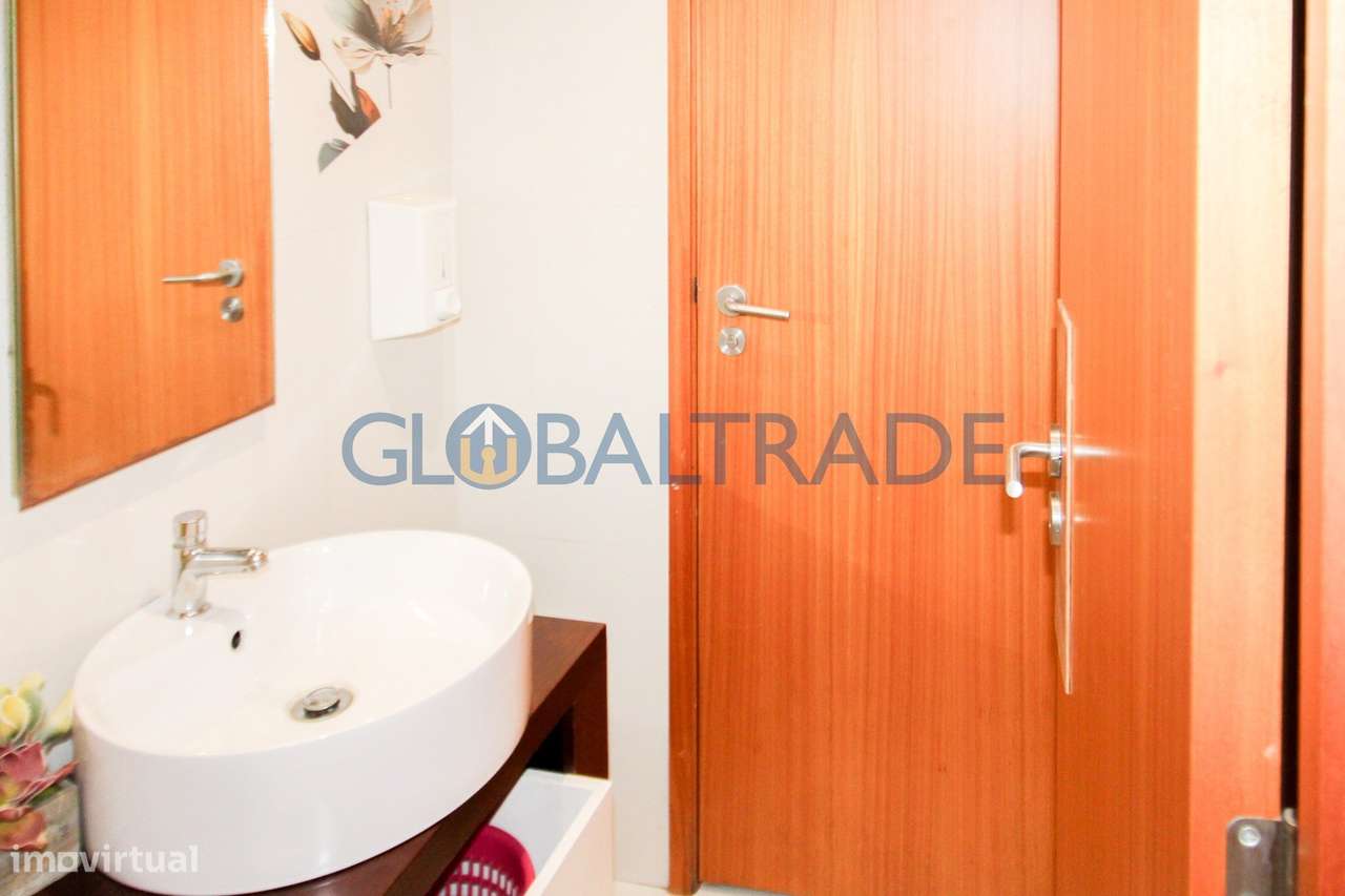 Trespasse de Confeitaria com espaço comercial equipado-24