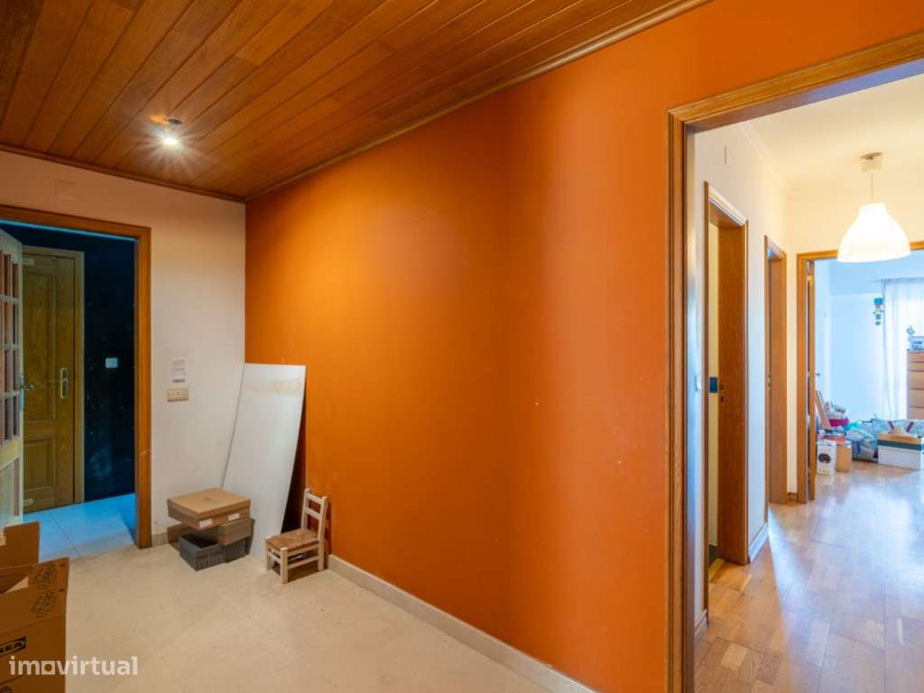 VENDE-SE T3 COM TERRAÇO E GARAGEM EM CARCAVELOS-7