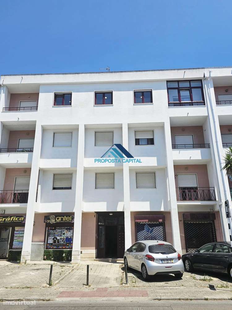 APARTAMENTO T4 REMODELADO CENTRO AMORA-41