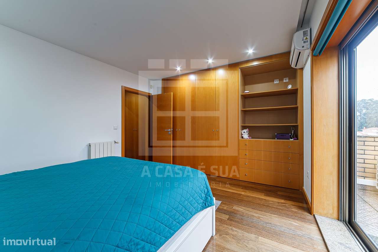 MORADIA T4+1 C/PISCINA EM COND FECHADO 3 FRENTES-29