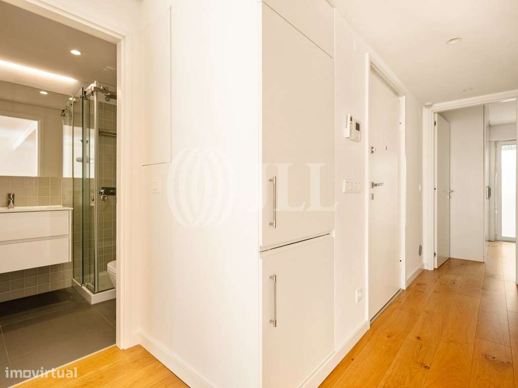 Apartamento T2, com varandas e estacionamento, em Lisboa-21
