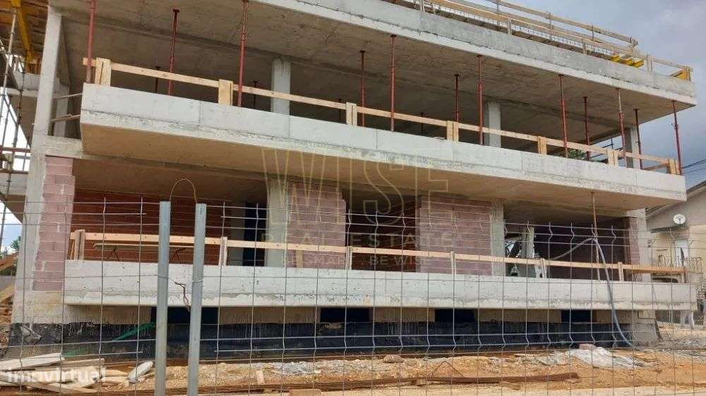 Apartamento T2 com garagem  Lordemão-21