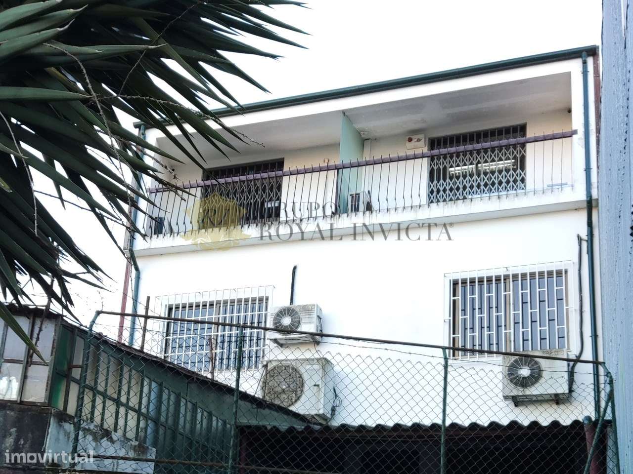 Prédio em frente à Câmara de Gondomar - Grande imagem: 5/12