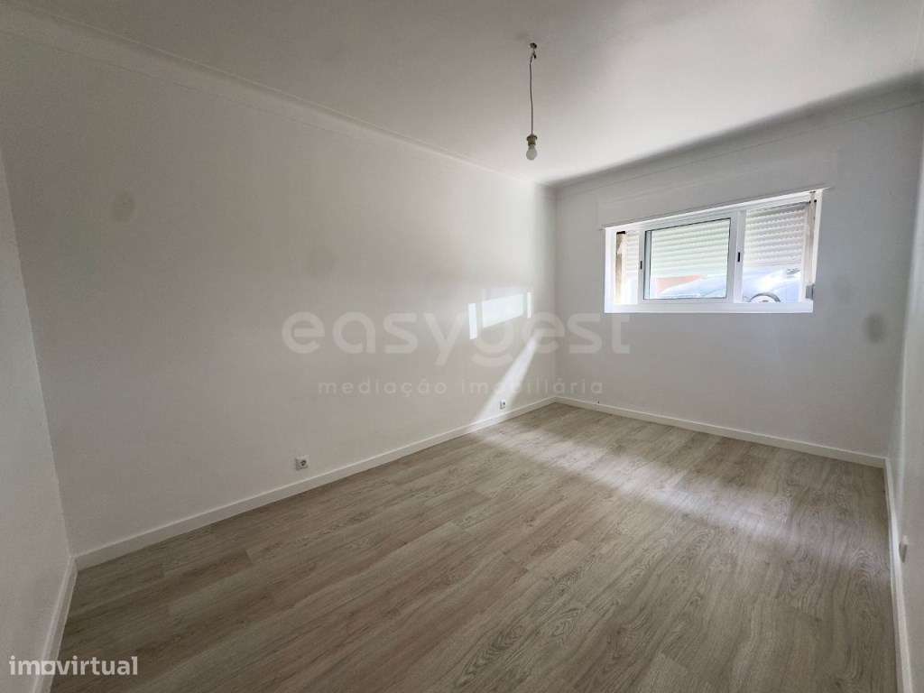 Espetacular Apartamento T3 com logradouro em Amora-6