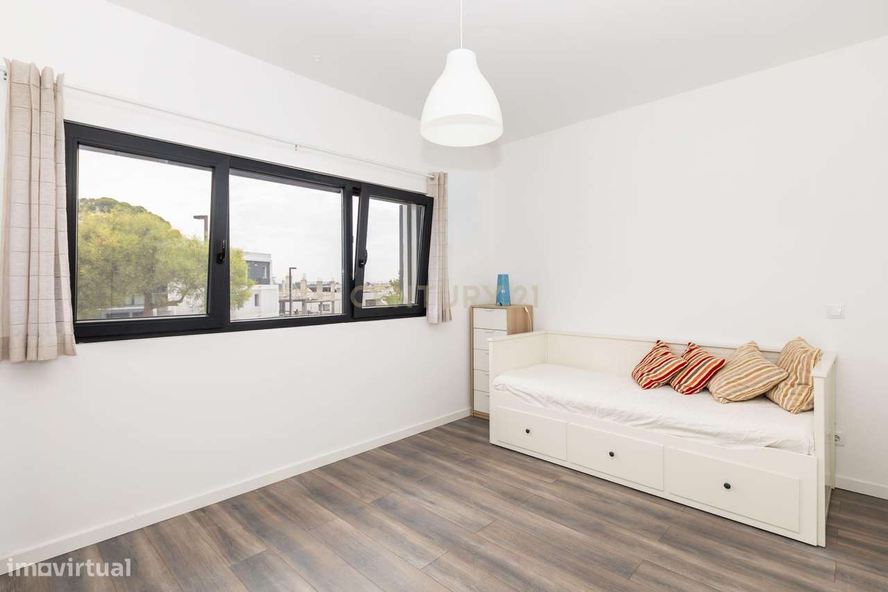 Moradia Isolada T4 de Prestígio – Bairro de São João, Sobreda-24