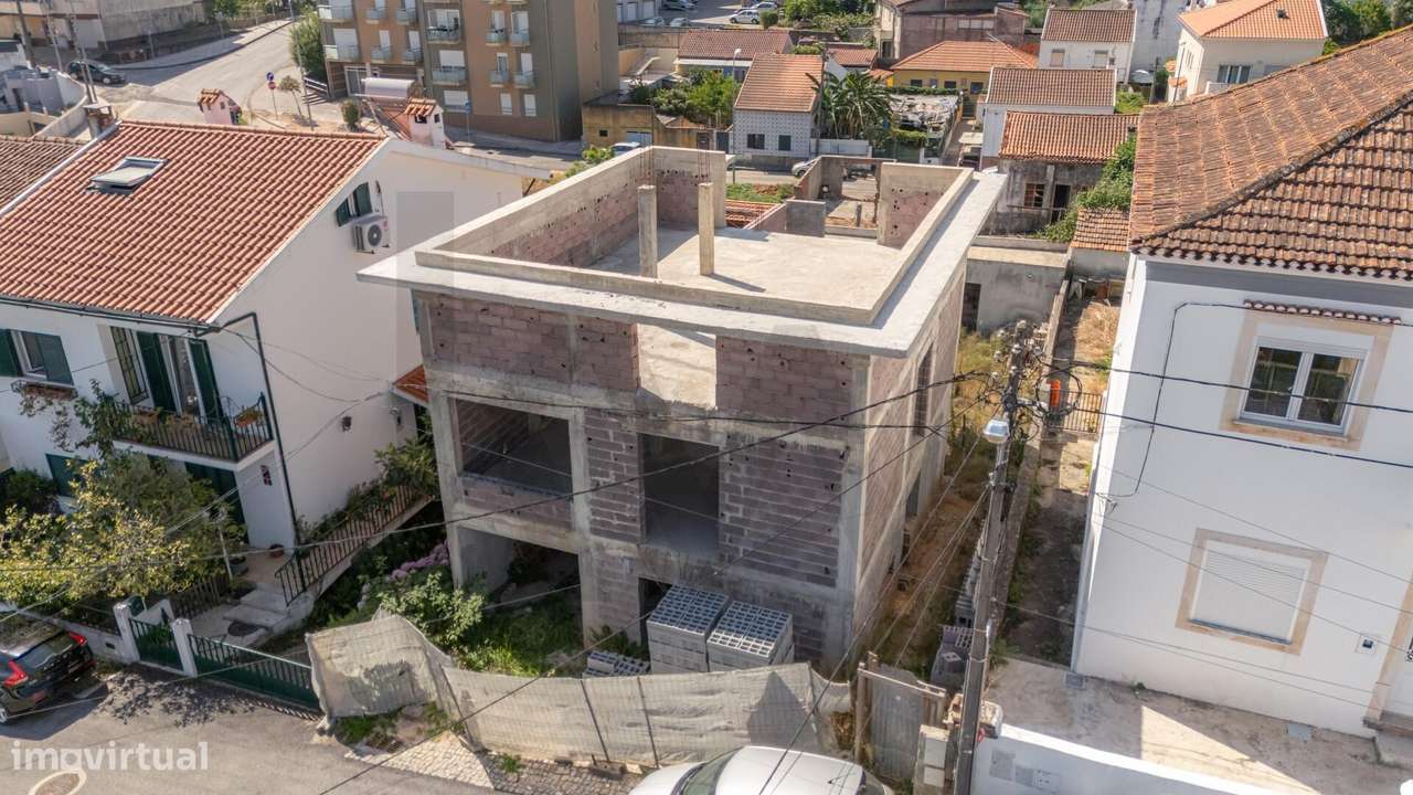 Moradia por Concluir com Garagem e Piscina — Projeto Moderno e Versáti - Grande imagem: 3/41