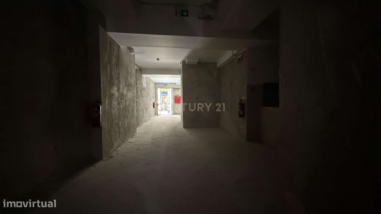 CHIADO - Espaço Comercial - 2 Pisos - Montra para a Rua  - Extração de - Grande imagem: 5/37