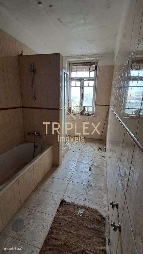 Moradia T6 para recuperar - Avª Afonso Henriques-13