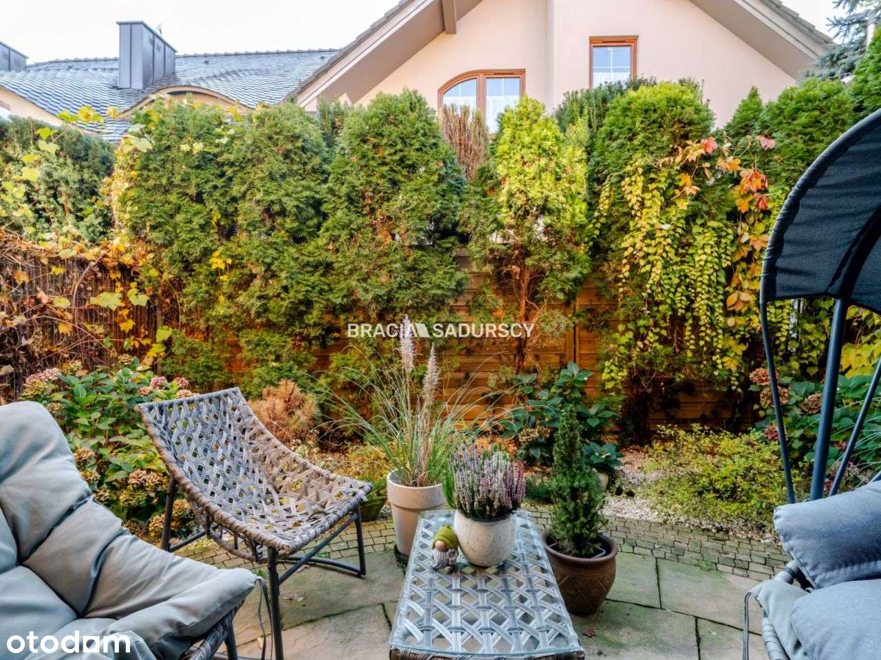 Dom z kominkiem i fotowoltaiką-19