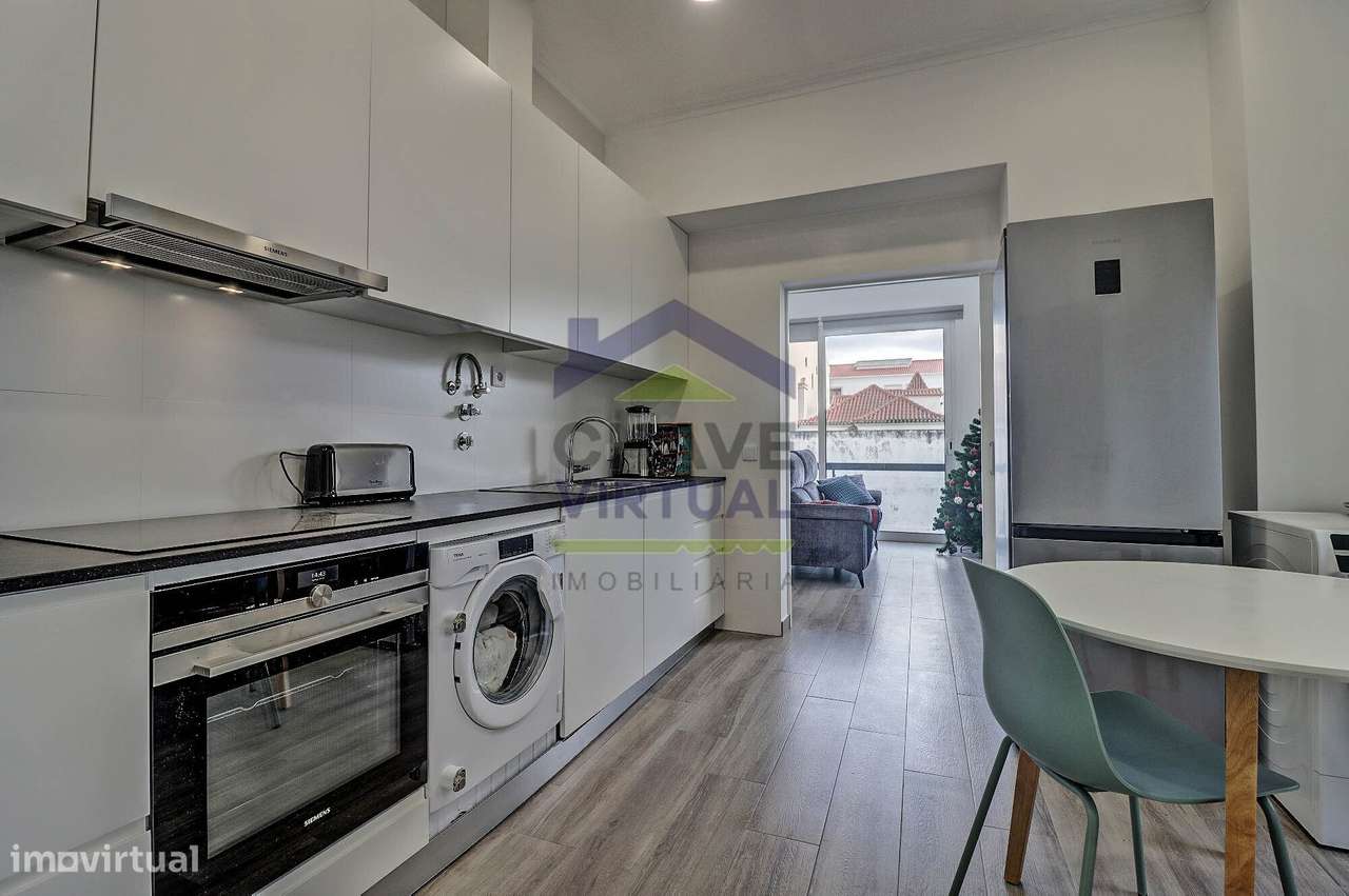 Apartamento T3 com Terraço Amplo - Centro Bombarral-20