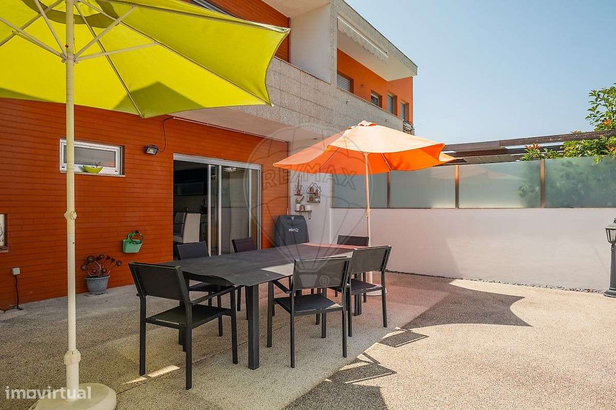 Moradia T3 Geminada em Azurém – Vista Deslumbrante para a Penha-11