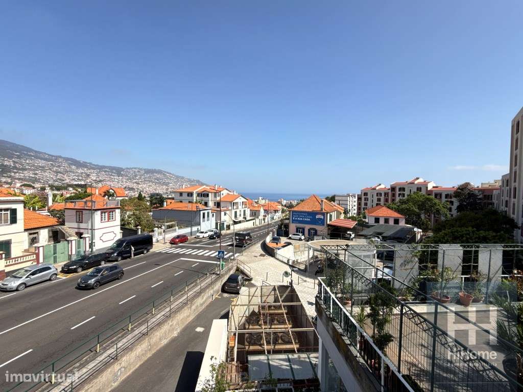 Apartamento T3 com garagem, centro Funchal, vista mar, serra e cidade.-17