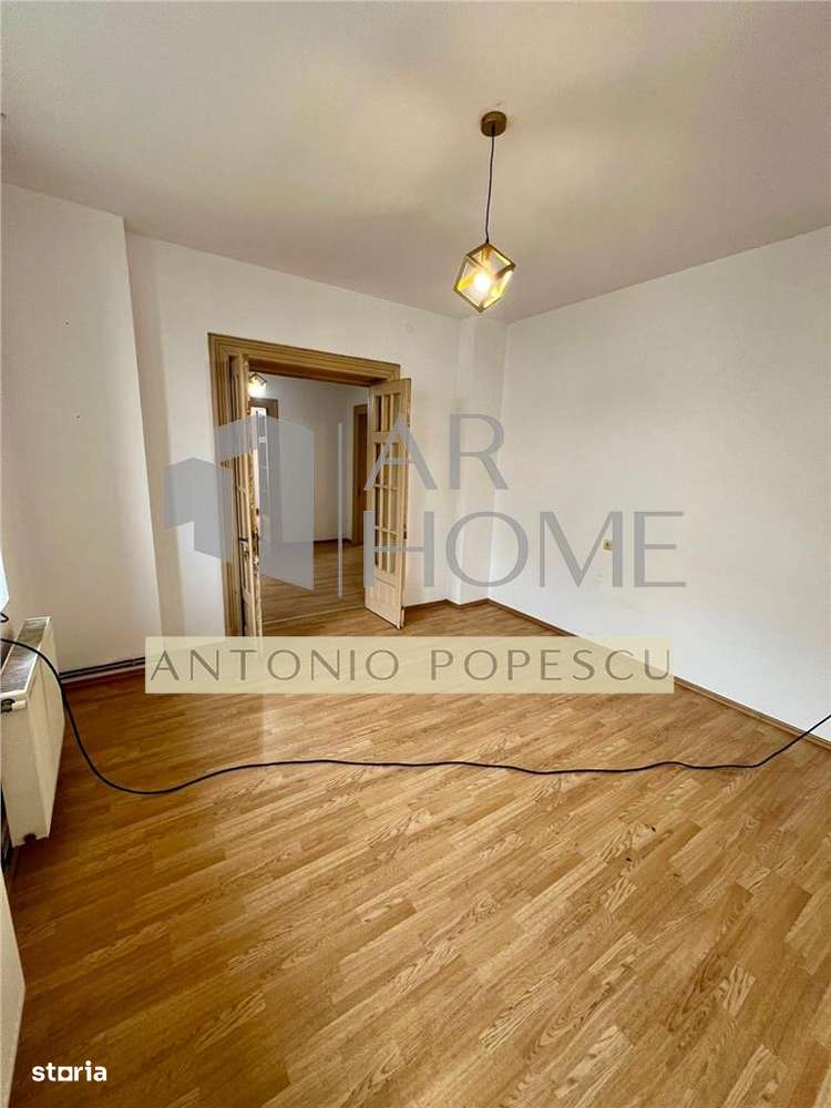 Vanzare casa D+P+M in Urlati, zona centrala. - Imagine principală: 3/15