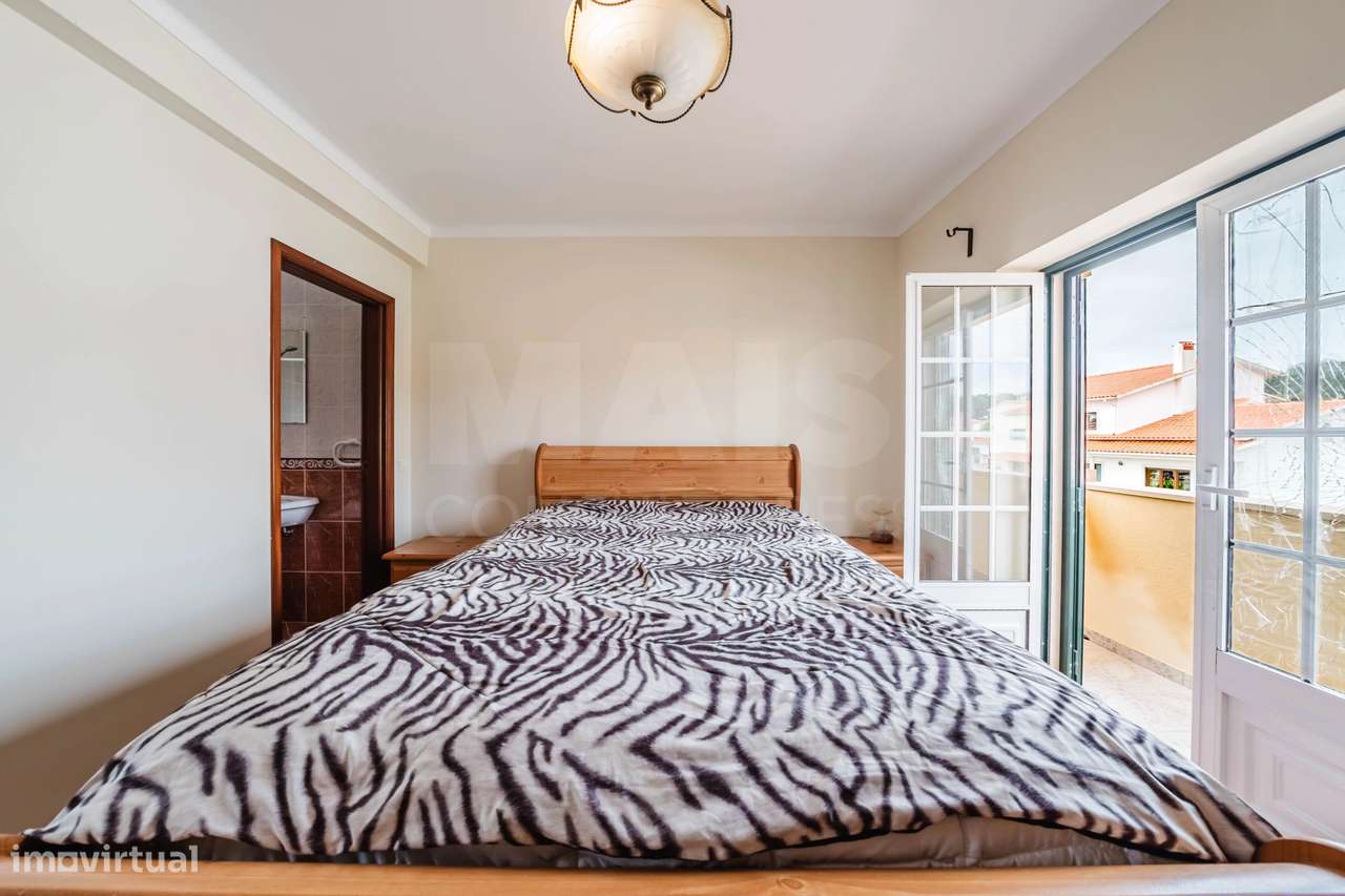 Moradia T4 com Charme em Olho Marinho | 260m² | Lote 734m²-38