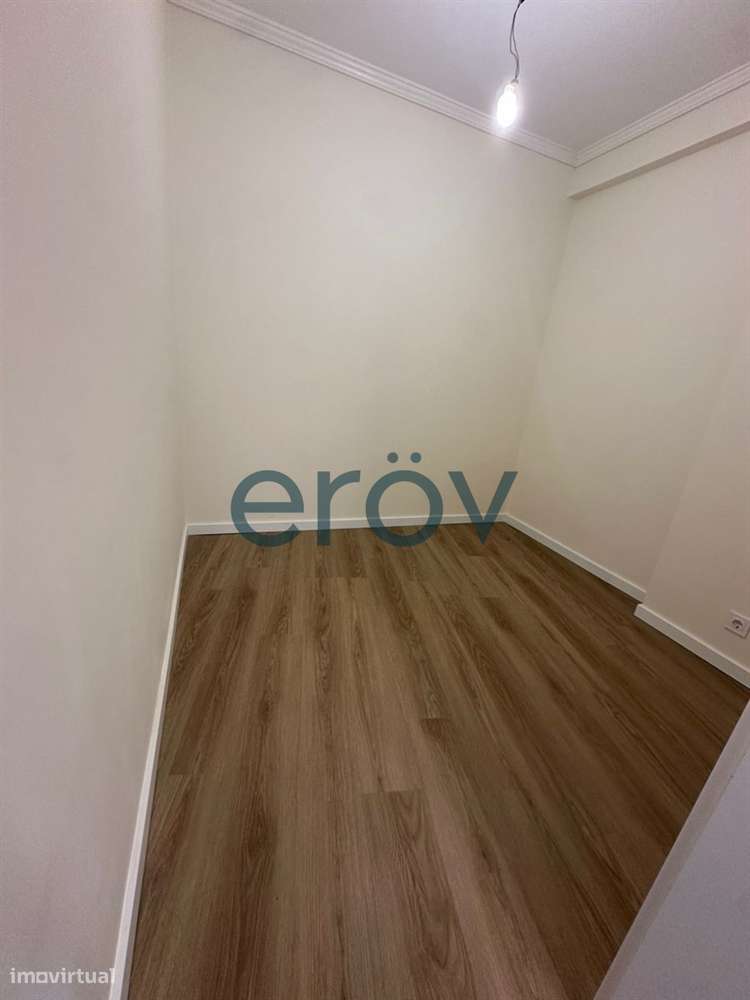 Apartamento T1+1 Totalmente Renovado a Poucos Passos do Mar | Caxinas,-5