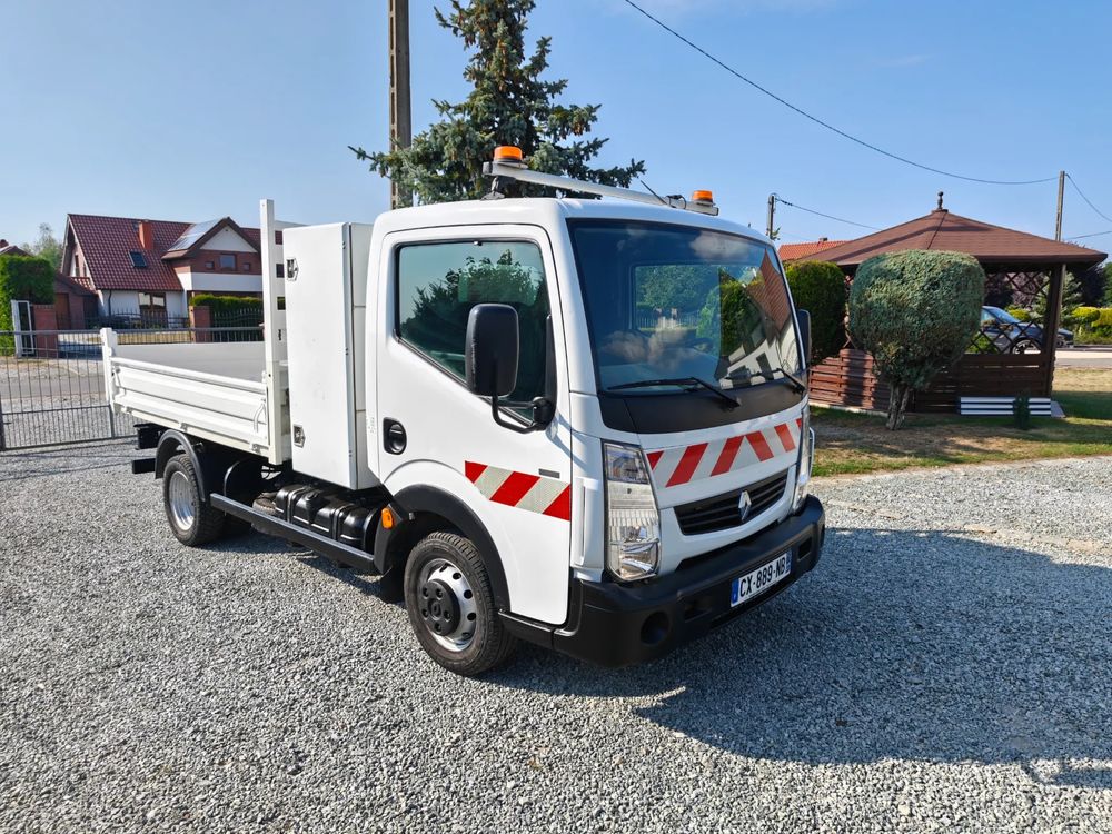 Renault Maxity 2013