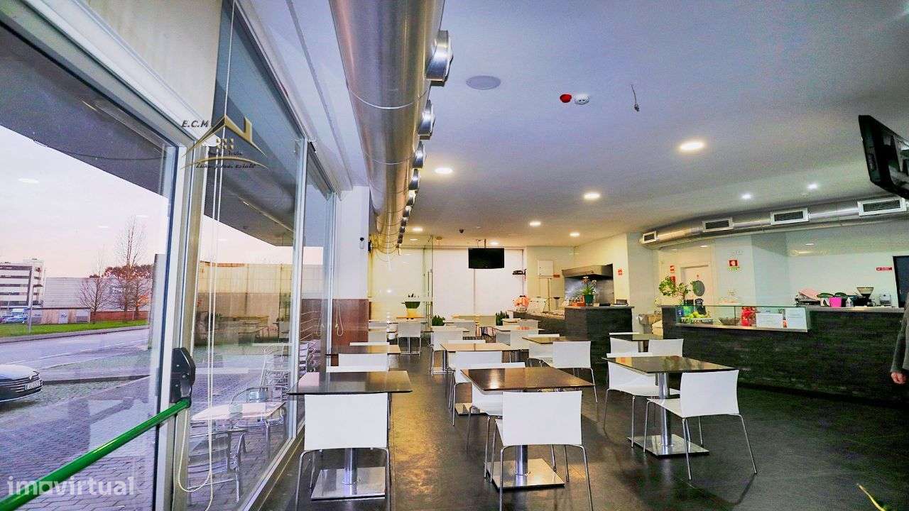 Restaurante "Castelo da Maia" Localizado em Zona Industrial,-8