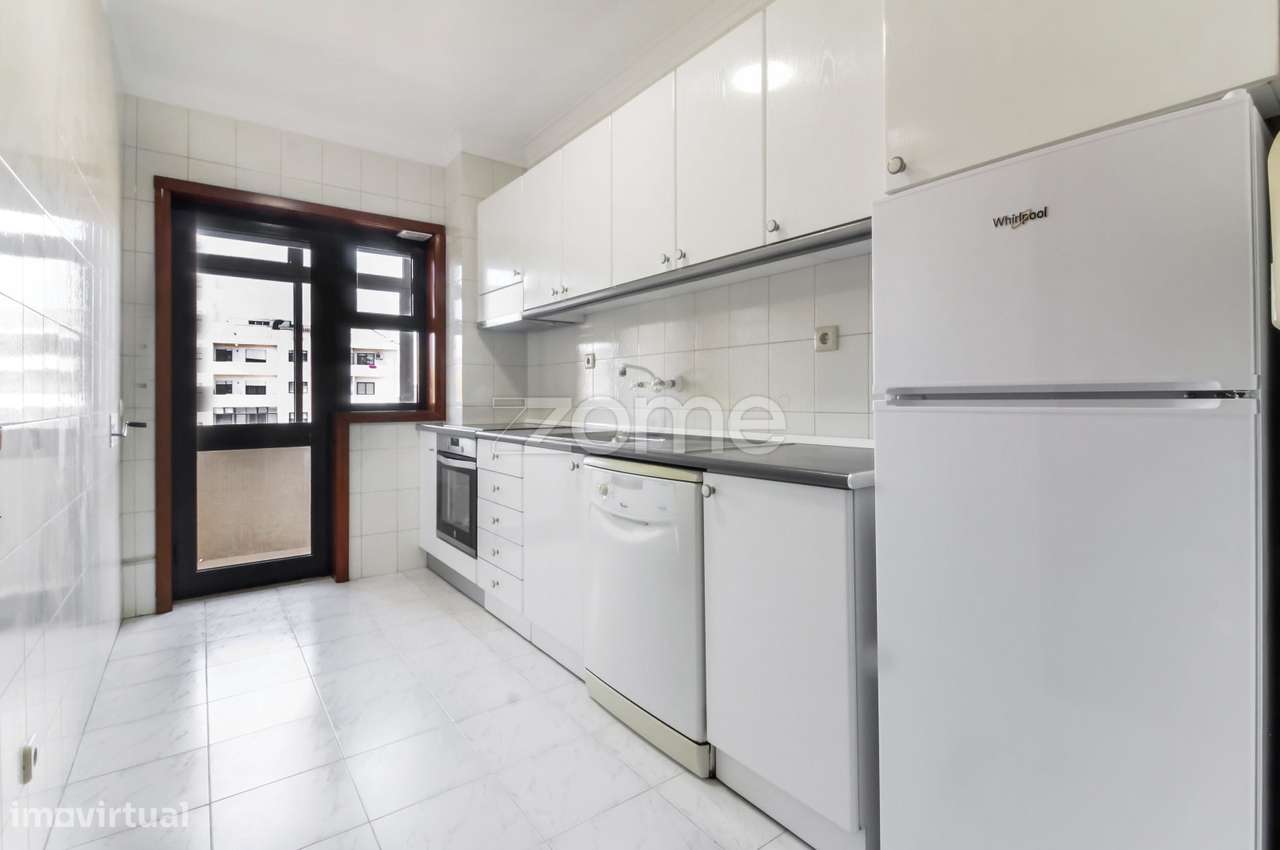 Apartamento T1 com varanda e lug. garagem, Porto - Para arrendamento - Grande imagem: 2/27