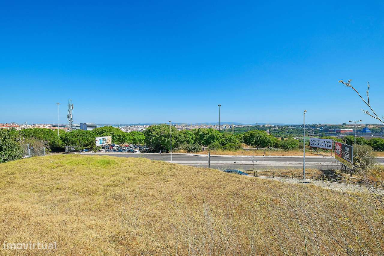 Apartamento T3  remodelado no Pragal-32