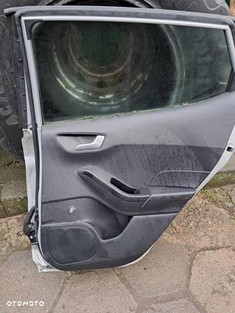 Ford Fiesta MK8 drzwi prawy tył 2018r - 6
