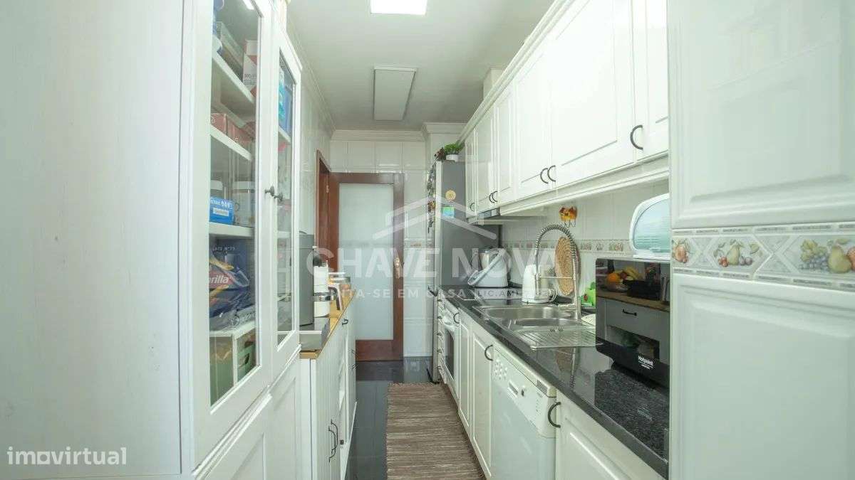 T2 com ótima luz natural, varandas, garagem, arrumos-25