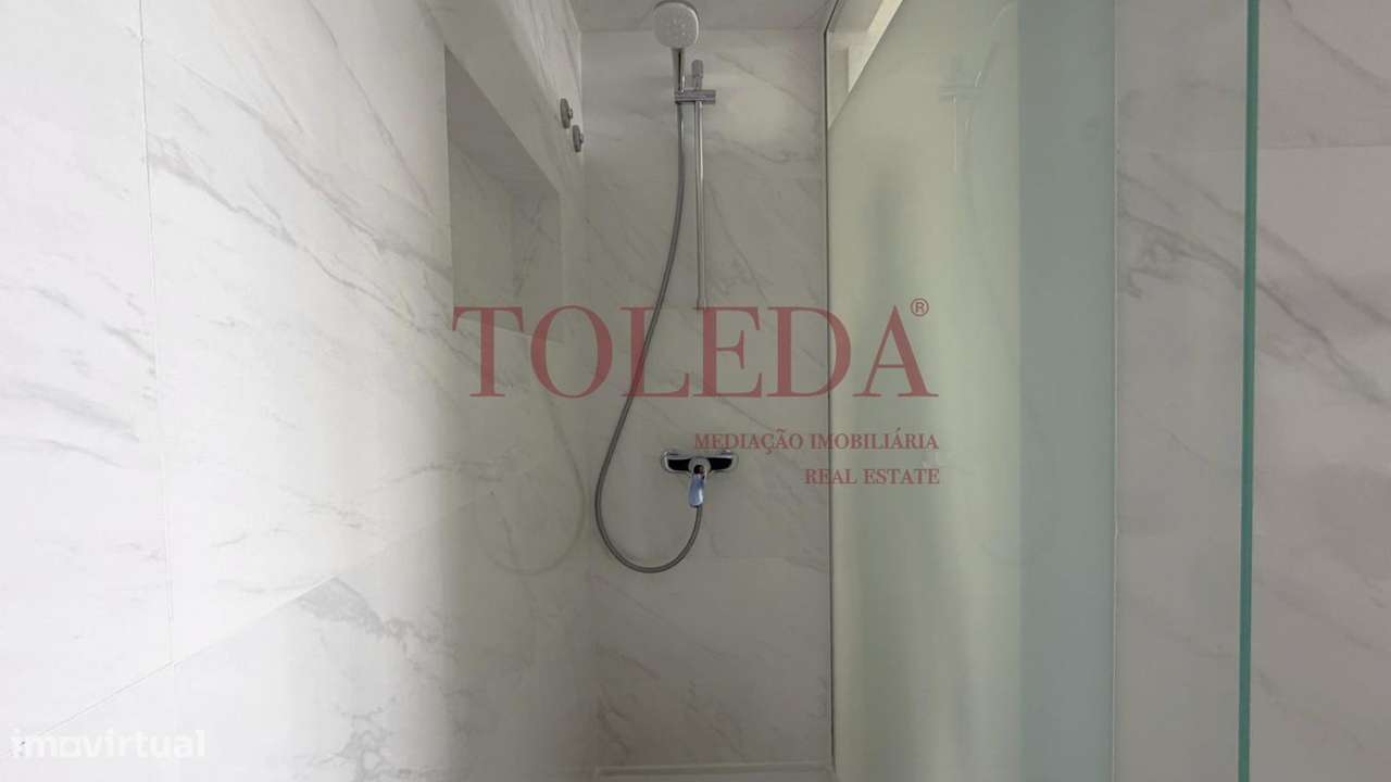 Apartamento T3 Remodelado em Benfica com terraço-26