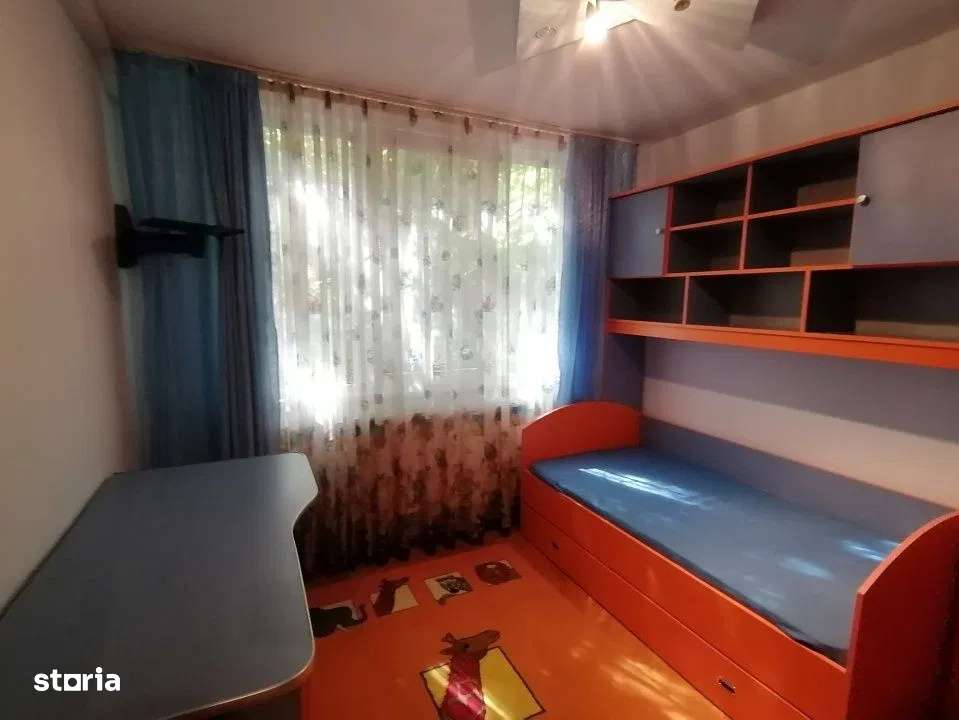 Apartament 3 camere decomandat, centrala termica, mobilat si utilat, B-4