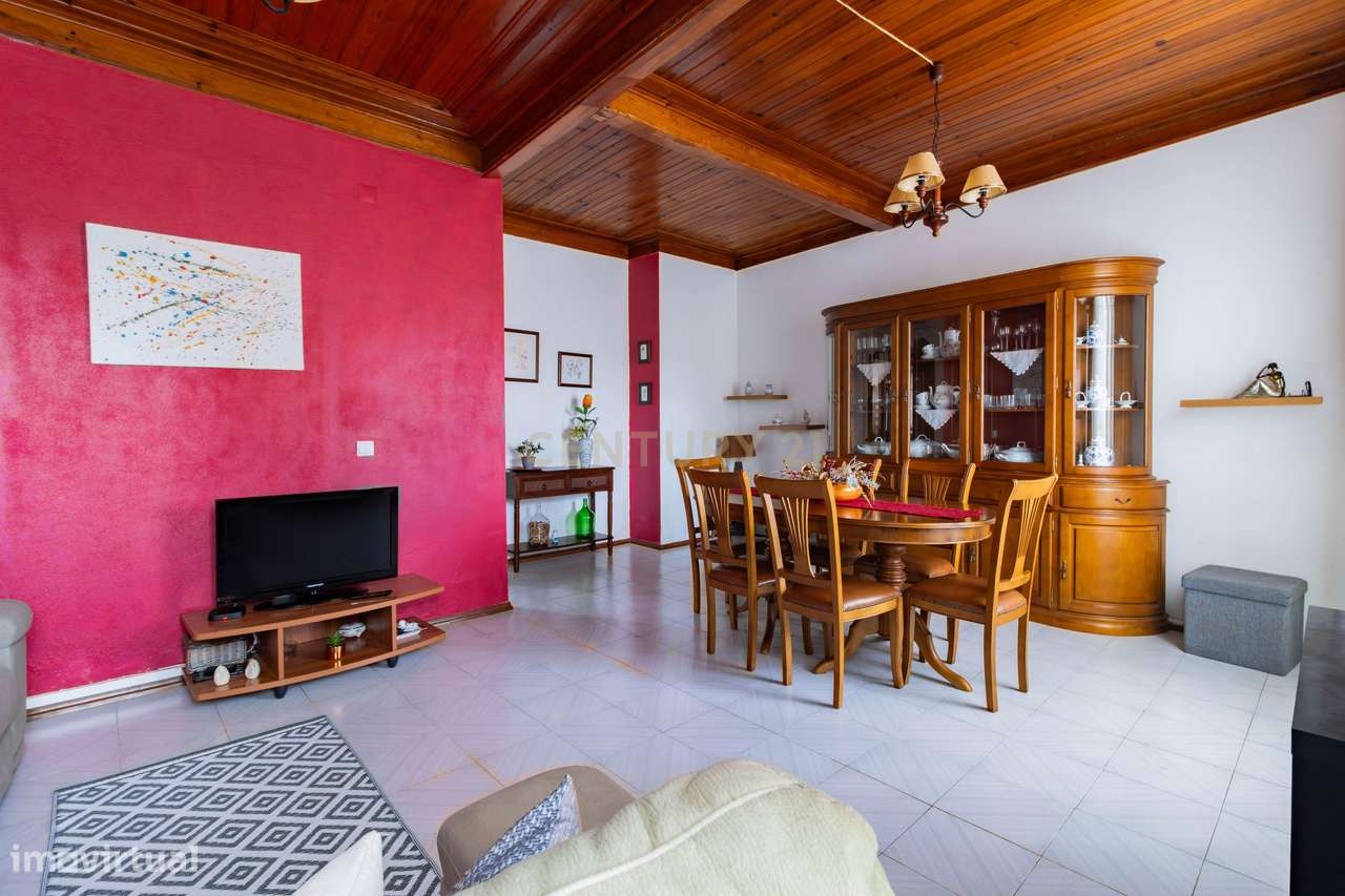 Moradia T5 com 250 m², no Coração do Juncal, Porto de Mós-12