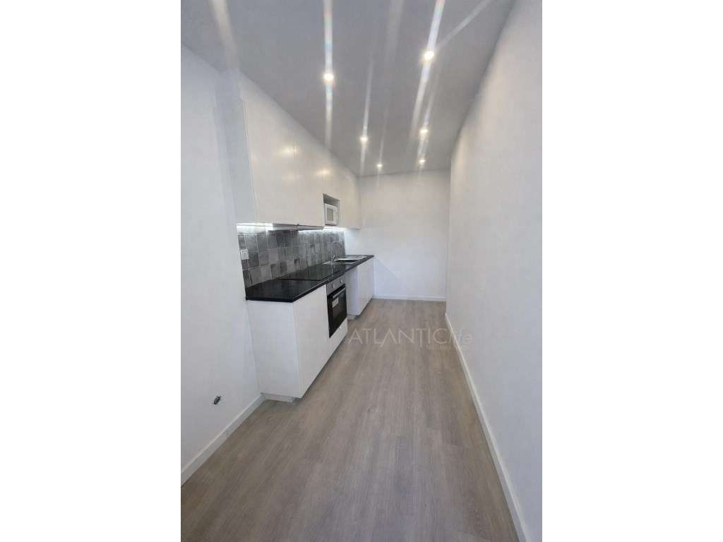 T3+1 totalmente remodelado em Queluz - Pronto a Habitar! - Grande imagem: 2/11