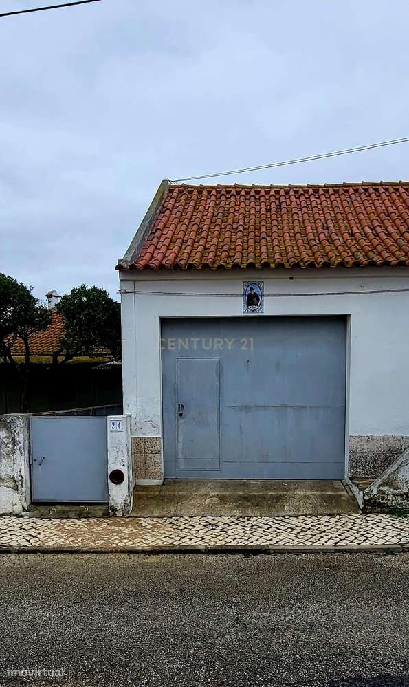 Terreno 198.90m2 com Armazém edificado - Grande imagem: 1/4