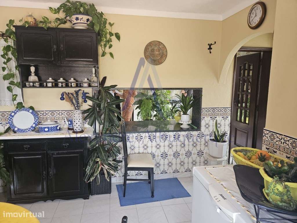 Moradia com anexo e espaço comercial.-5