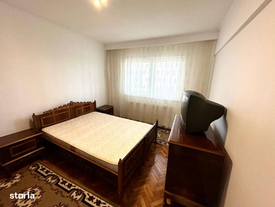 Apartament de 3 camere ,decomandat, balcon , loc de paracre . - Imagine principală: 4/10