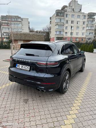 Porsche Cayenne Turbo - 4