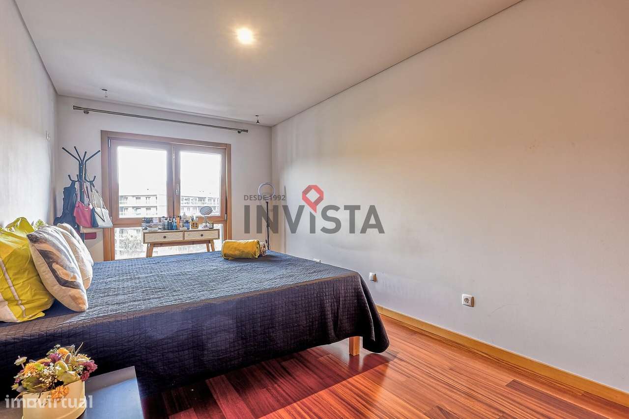 T3 com varanda e box dupla na Urbanização da Malvarosa-12