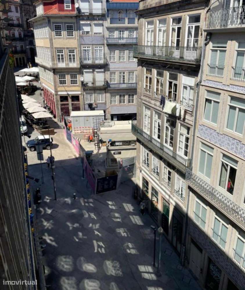 Estúdio - localizado em São Nicolau Porto - Grande imagem: 3/7