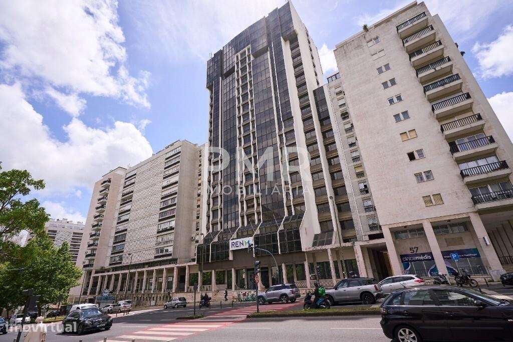 Apartamento T5 (ex T6) Avenida Estados Unidos da América-25