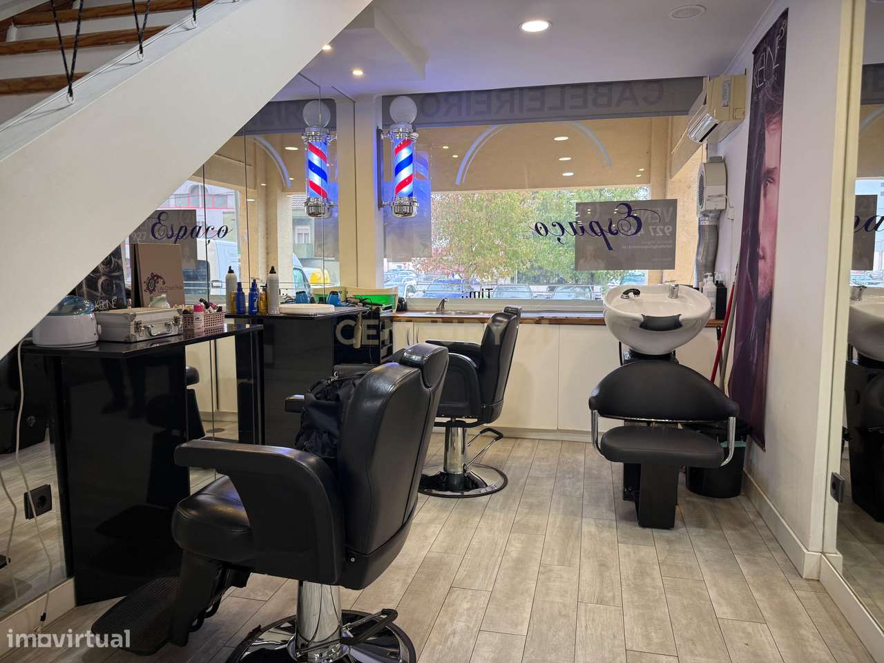 Loja totalmente equipada  – Santo António dos Cavaleiros-18