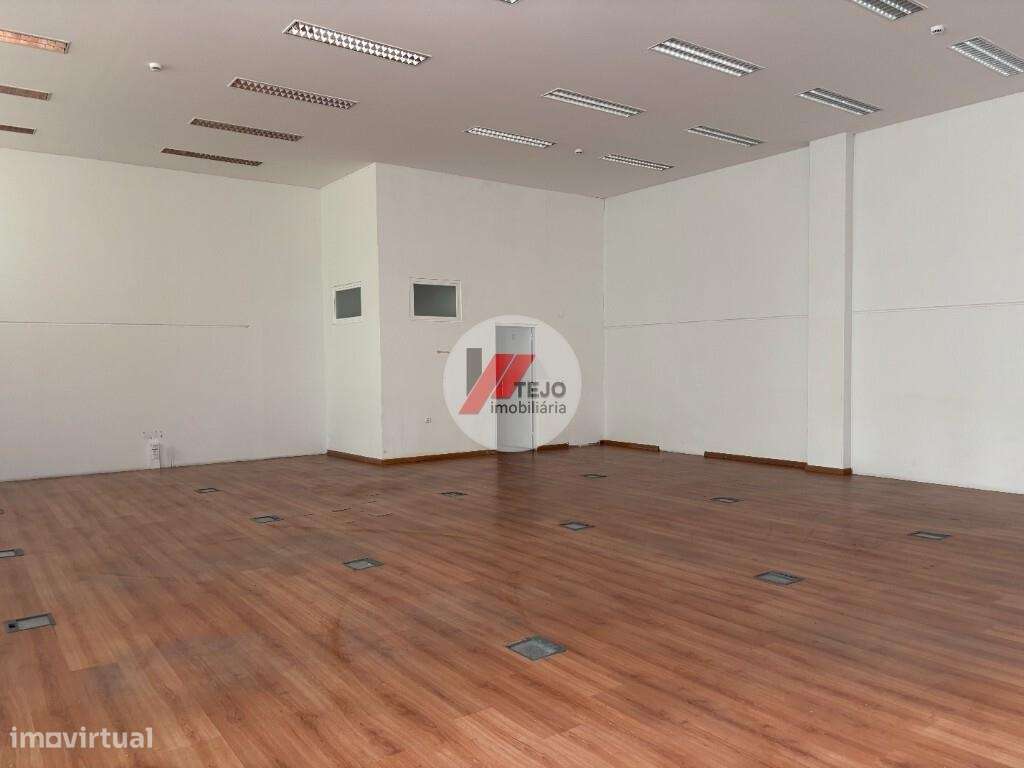 Arrenda I Armazém I 141 m2 I Qta das Rebelas - Grande imagem: 3/21