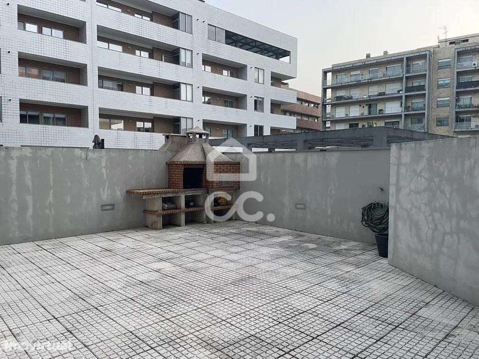 Apartamento T2+1 com piscina e terraço em condomínio privado-6