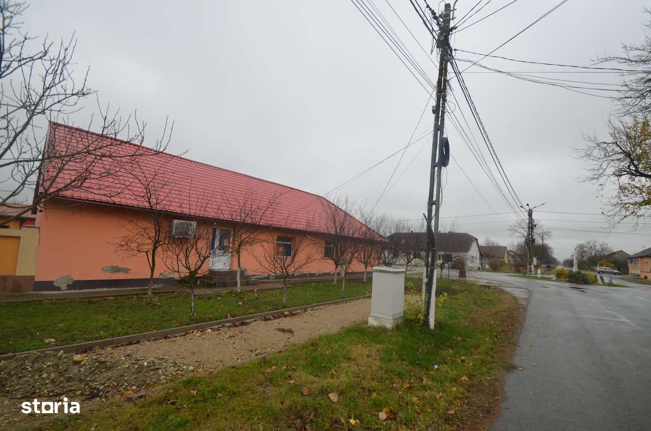Casa in centrul comunei Padureni-9
