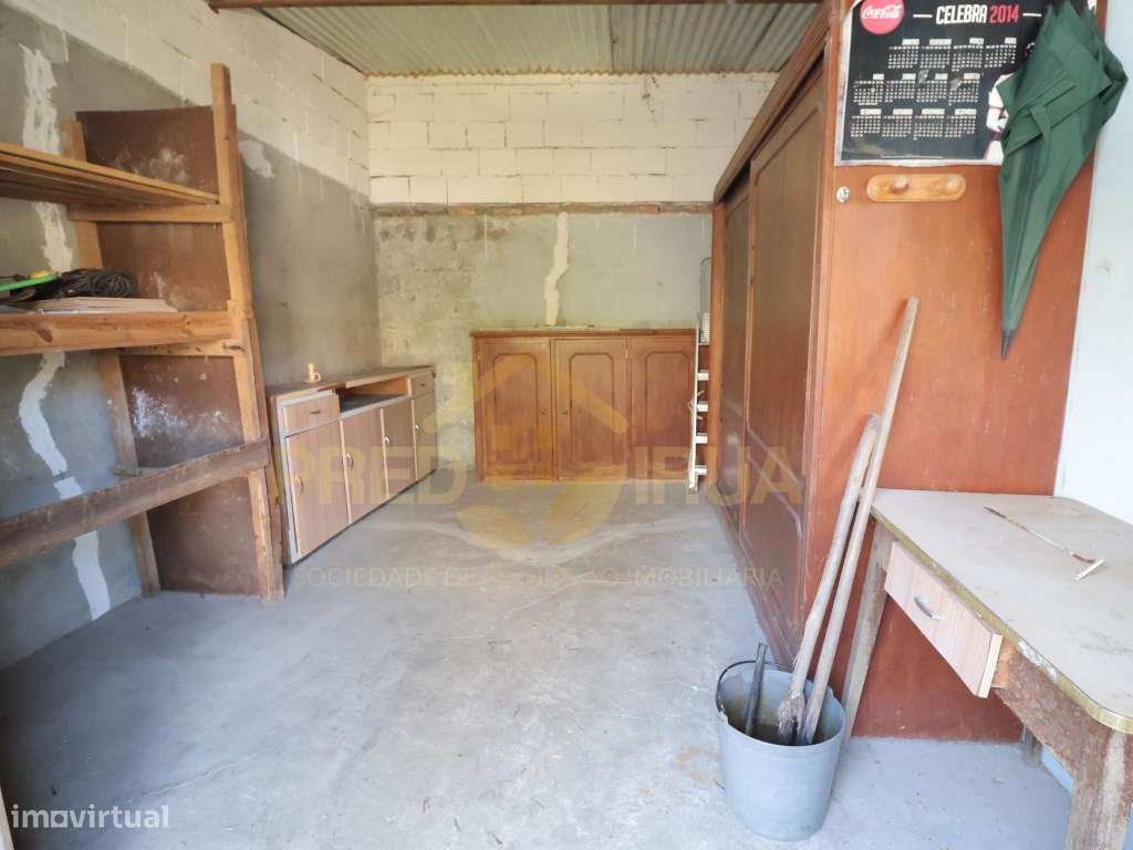 EXCELENTE MORADIA TERREA COM TERRENO E ANEXOS ARCOZELO-26