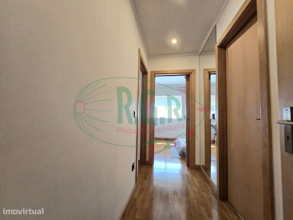 Apartamento T2| Lg Garagem 2 Carros | Localização Central São Cosme-27