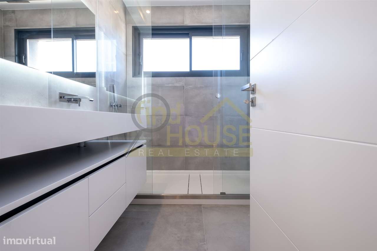 Moradia geminada T3 em Bicesse-23