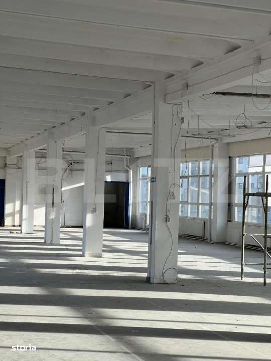 Hala open space, 614 mp, lift de marfa, zona Piata 1 MAI - Imagine principală: 3/7