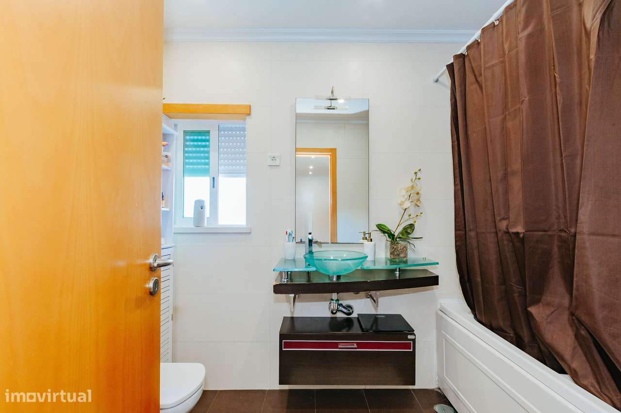 Apartamento de 4 assoalhadas em zona de excelência no Montijo-24