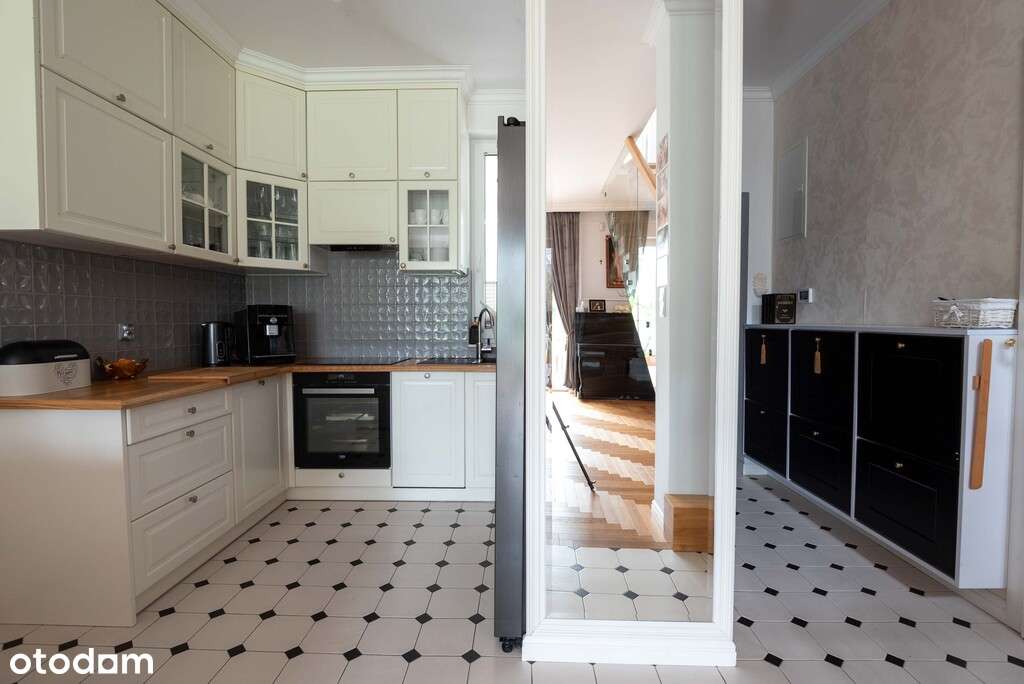 Apartament z garażem i klimatycznym mini ogródkiem-6