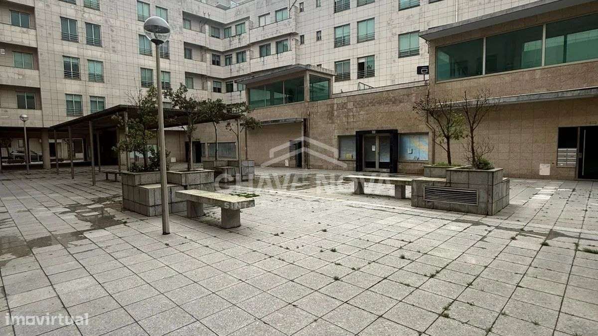 Apartamento T2 com garagem Box em Espinho (250m praia)-14