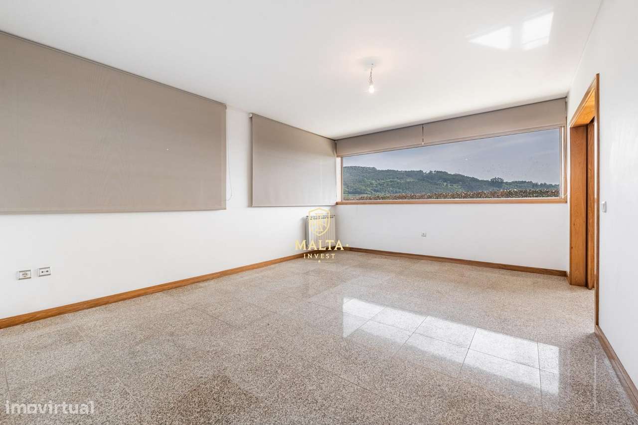 Moradia de Sonho na zona da Falperra!-49