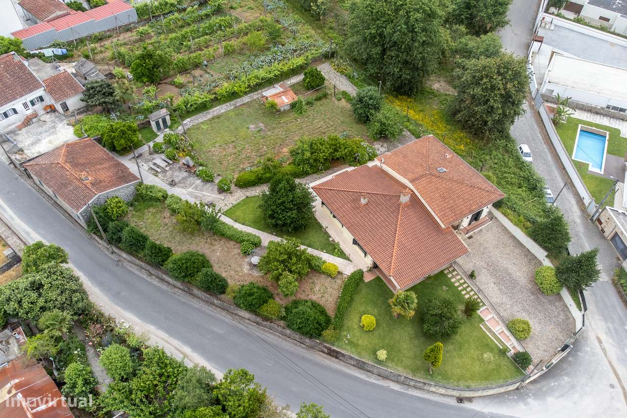 Moradia T4 Independente + T0 em Lago, Amares - Oportunidade Única!-21